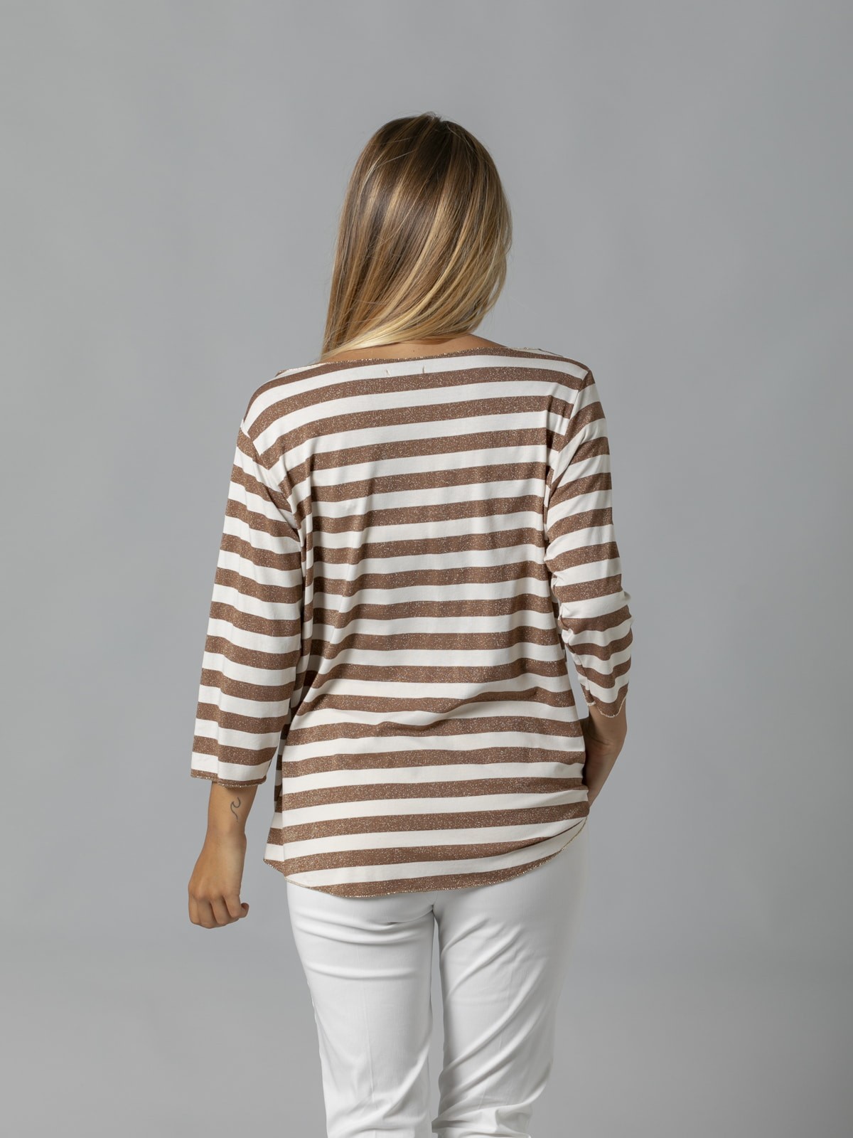 Woman Shiny striped bateau neckline T-shirt Marfil