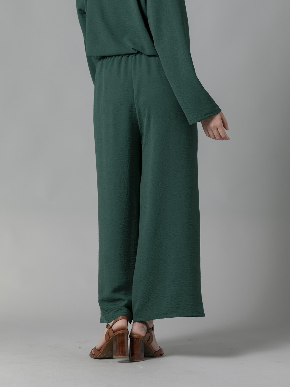 Woman Flowy trousers with elastic waist Green
