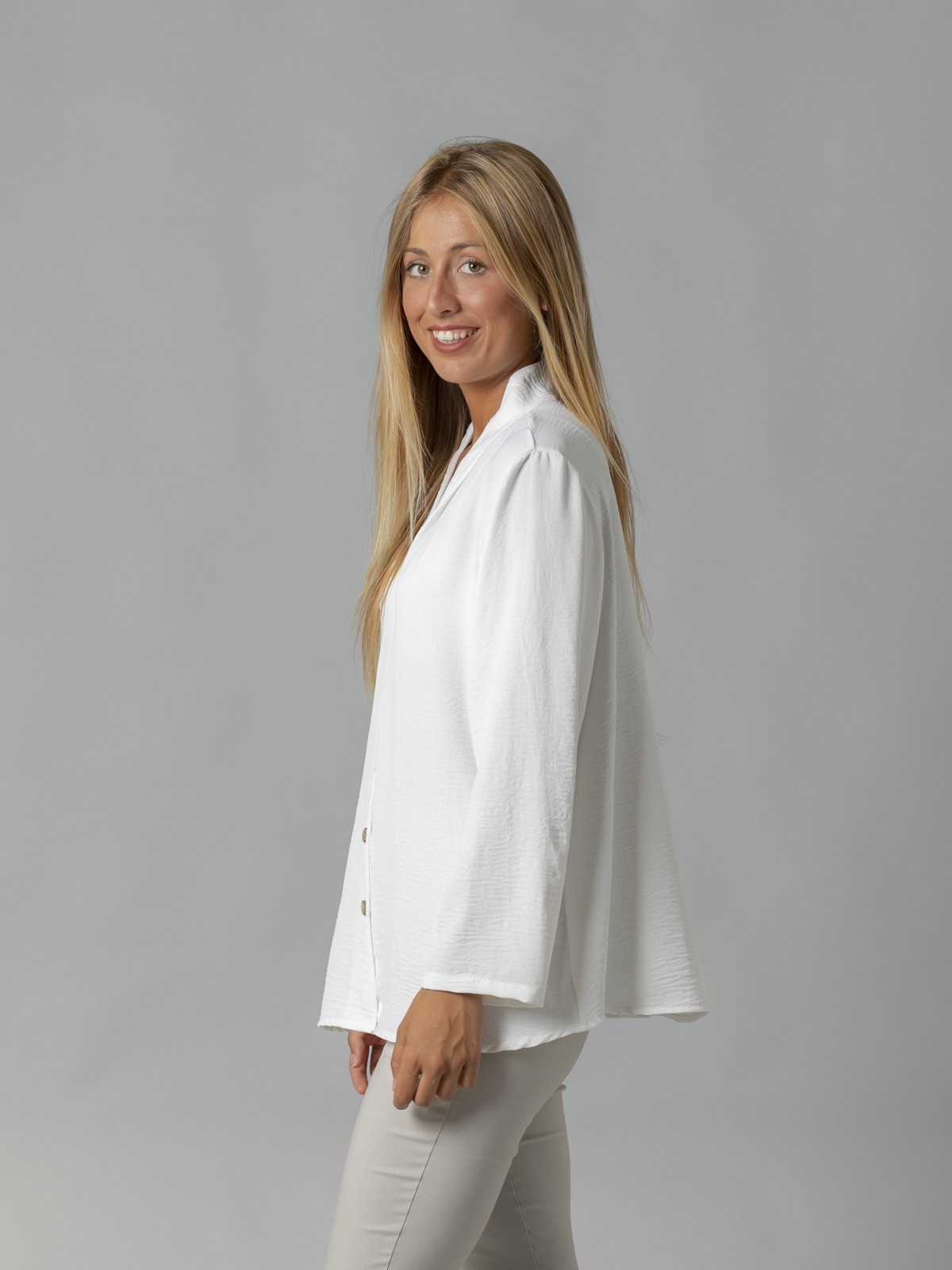 Woman V-neck flowy blouse White