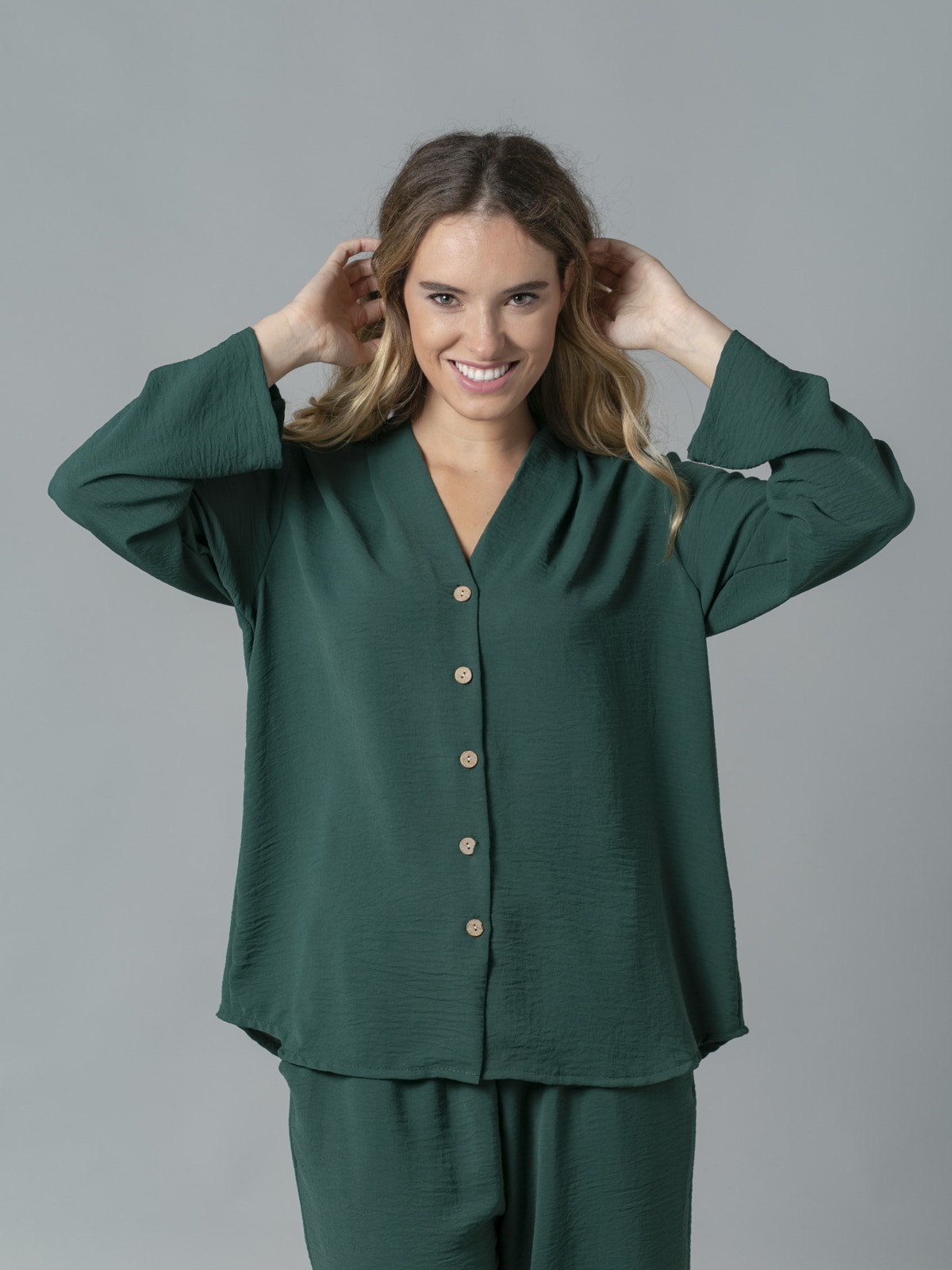 Woman V-neck flowy blouse Green