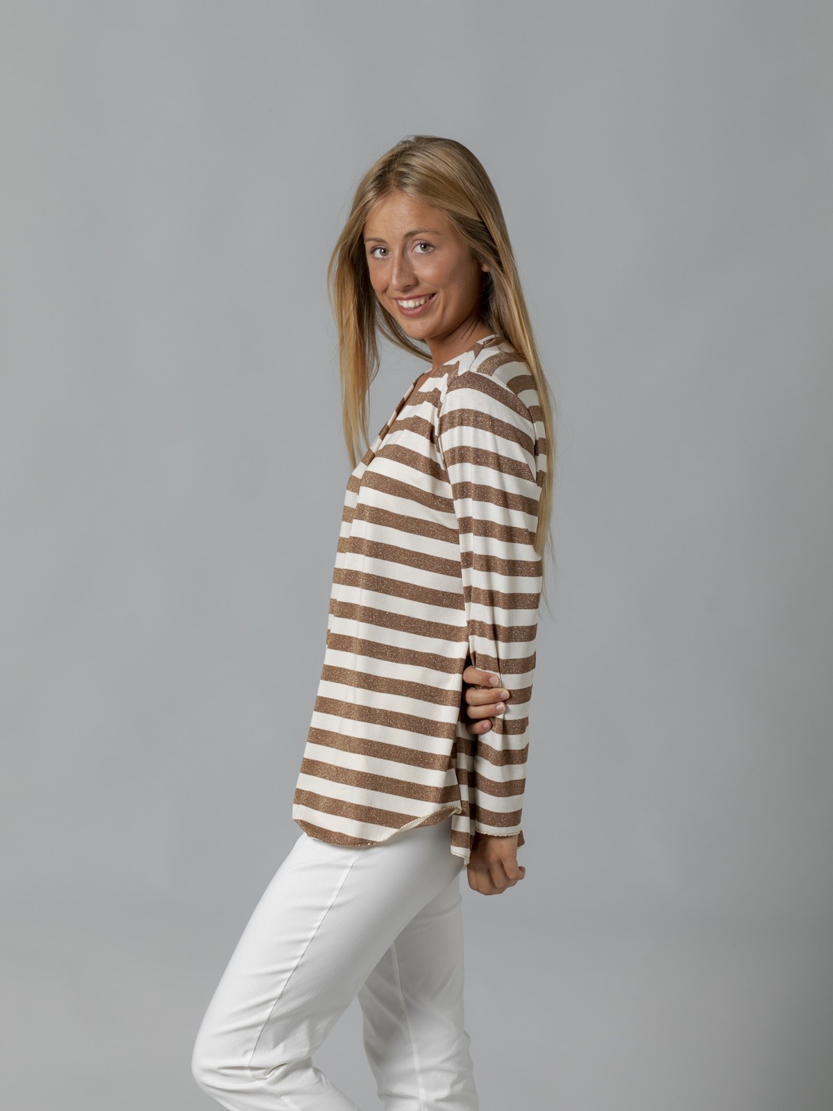 Woman Striped V-neck T-shirt Marfil