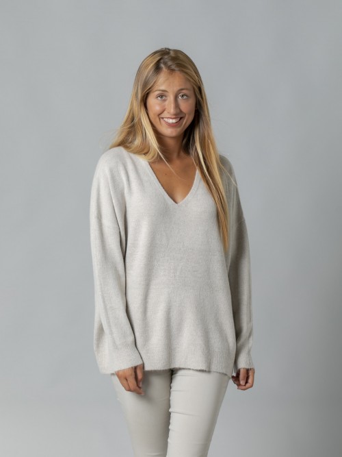 Woman Oversize soft cashmere-like V-neck sweater Beige