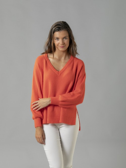 Woman Soft ribbed V-neck sweater with opening detail Red