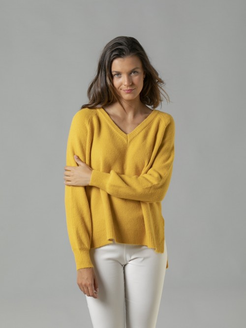 Woman Soft ribbed V-neck sweater with opening detail Amarillo
