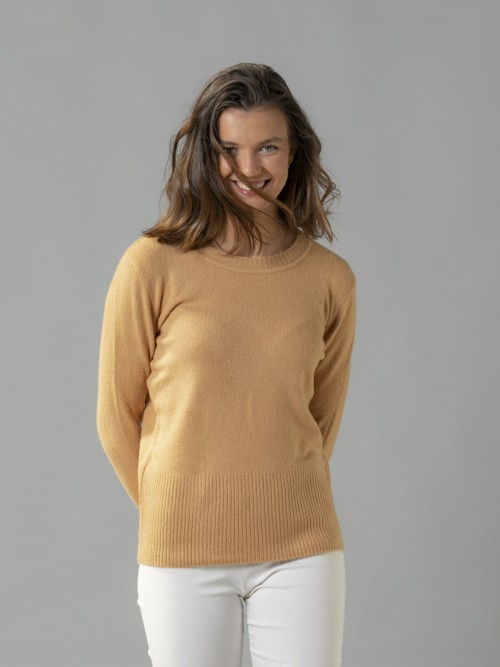 Woman Soft cashmere sweater like classic design Camel