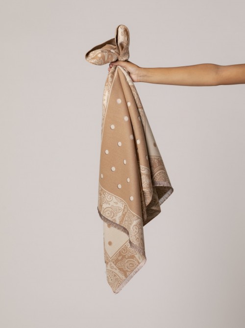 Woman paisley trim speckled lightweight scarf Camel