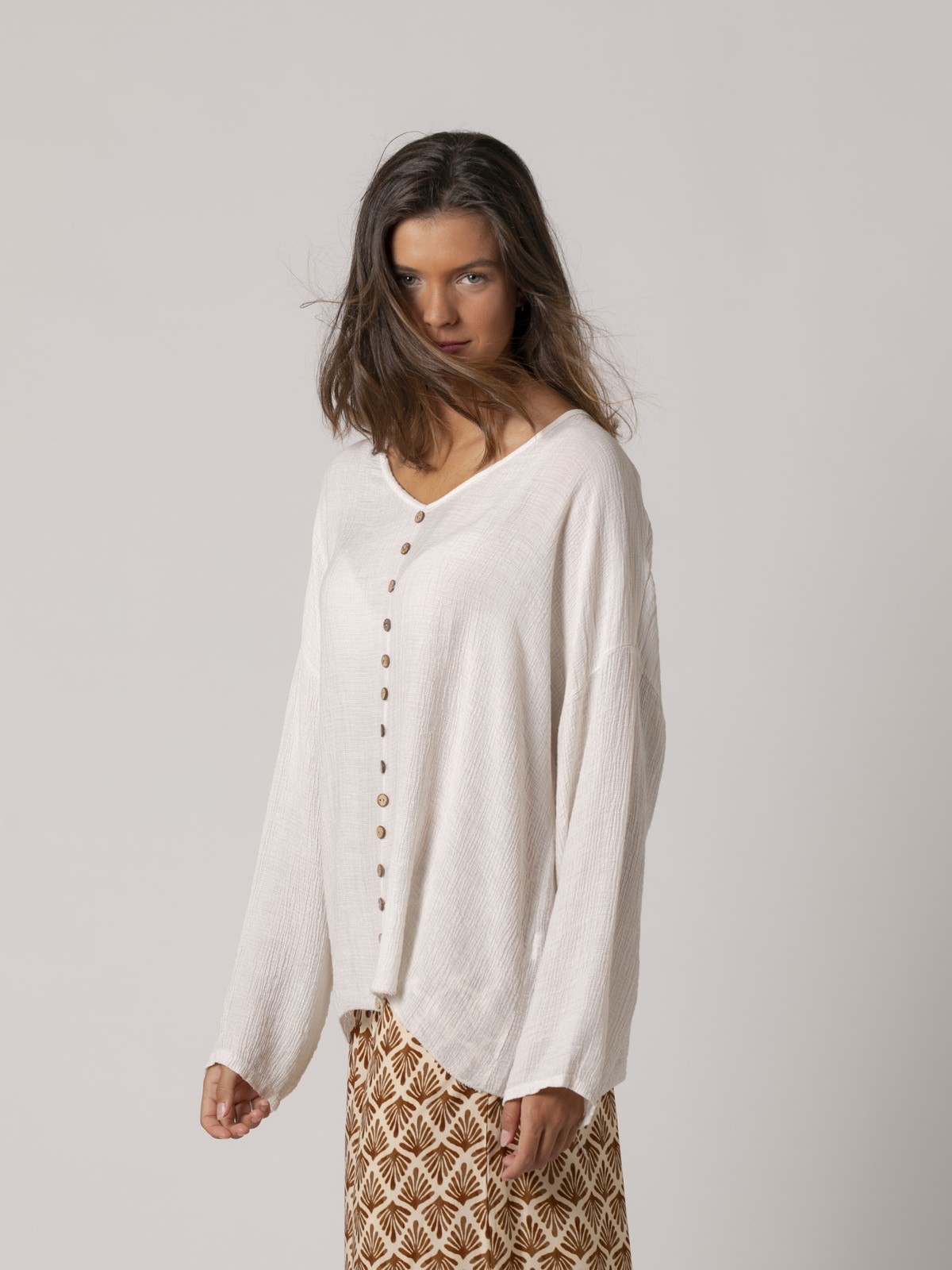 Woman Flowy teen blouse with buttons Beige