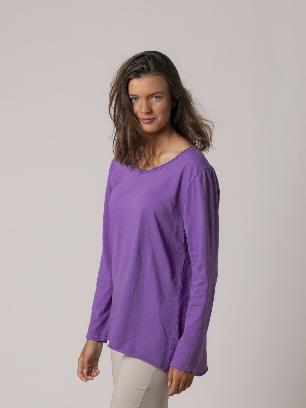 Woman Long-sleeved cotton t-shirt with rounded neckline Violet