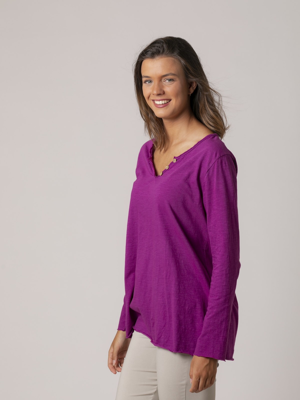 Woman cotton t-shirt with neckline and button detail Mallow