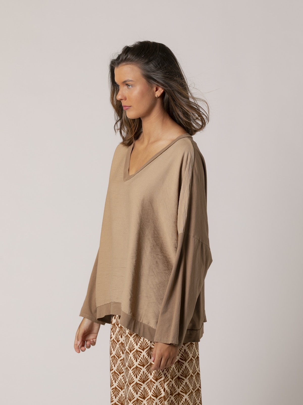 Woman Rustic fabric oversize t-shirt Camel