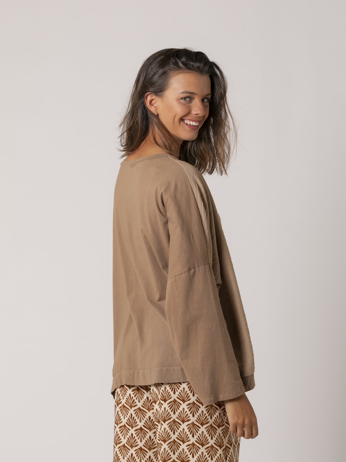 Woman Rustic fabric oversize t-shirt Camel