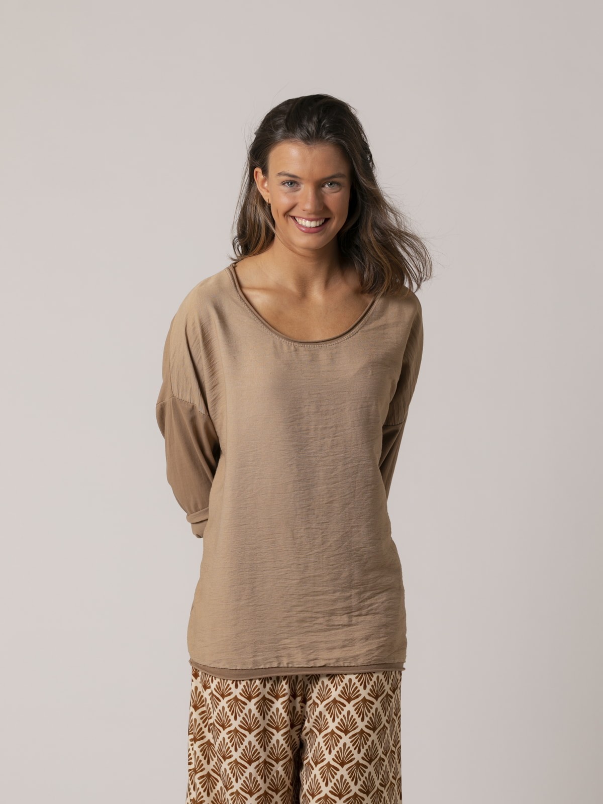 Woman rounded rustic t-shirt Canela