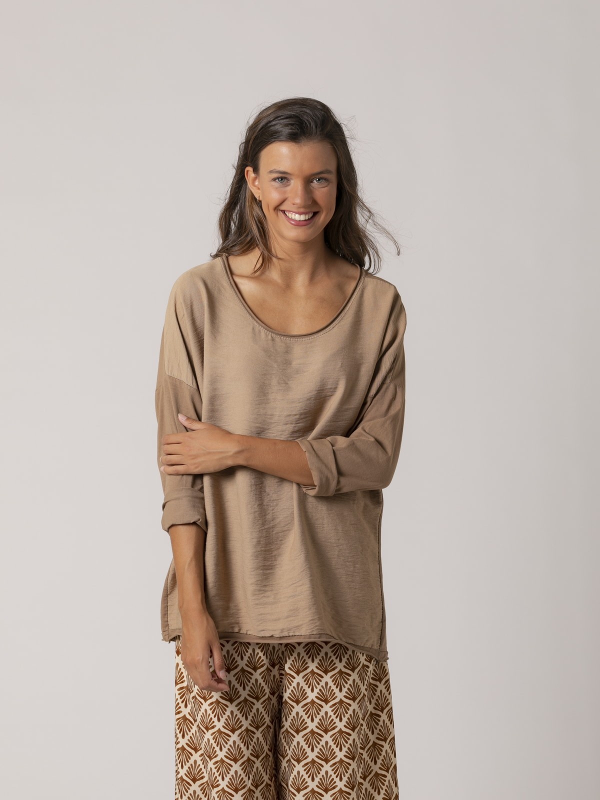 Woman rounded rustic t-shirt Canela
