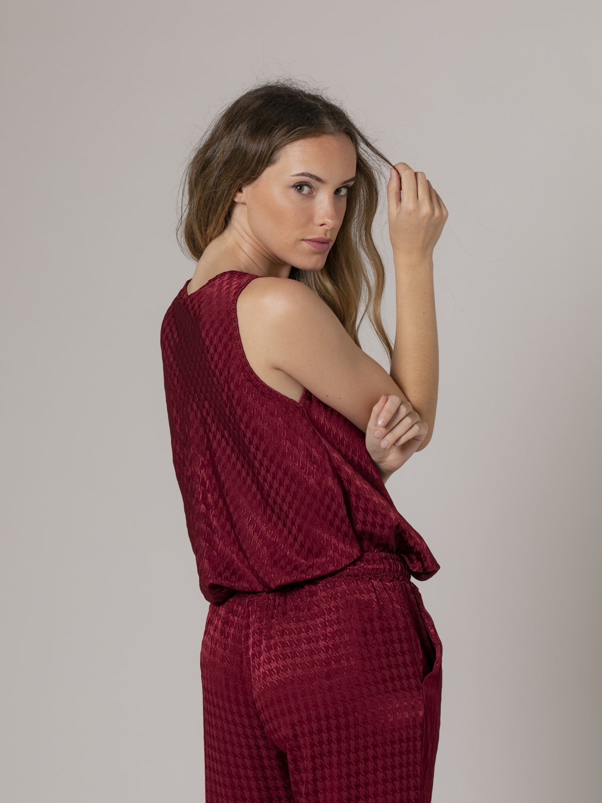Woman houndstooth satin top Bordeaux