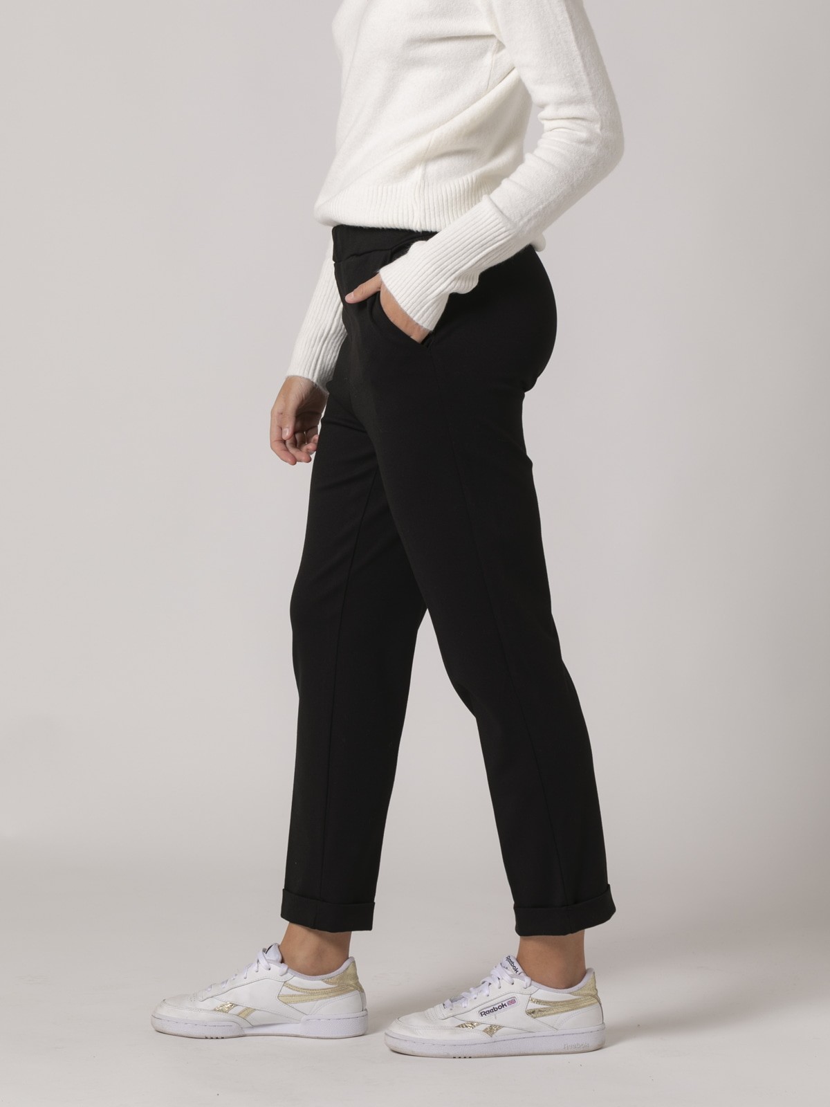 Woman Ankle-length hight quality knit trousers Black
