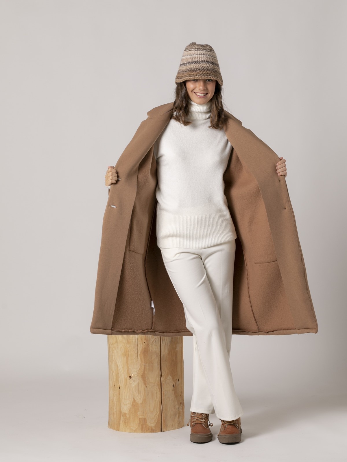 Woman Long plush comfort coat Camel