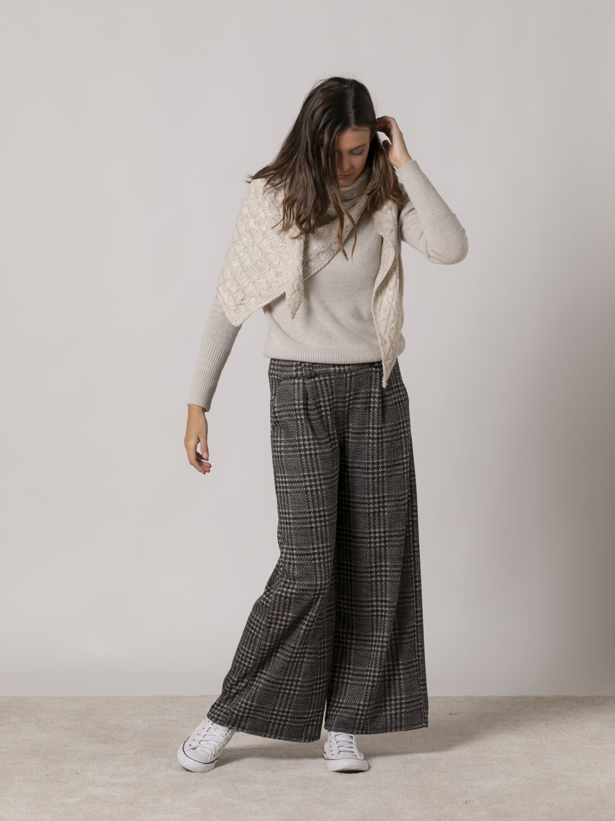 Woman Soft houndstooth trousers Grey