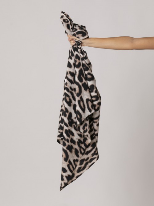 Woman Animal print scarf Crudo