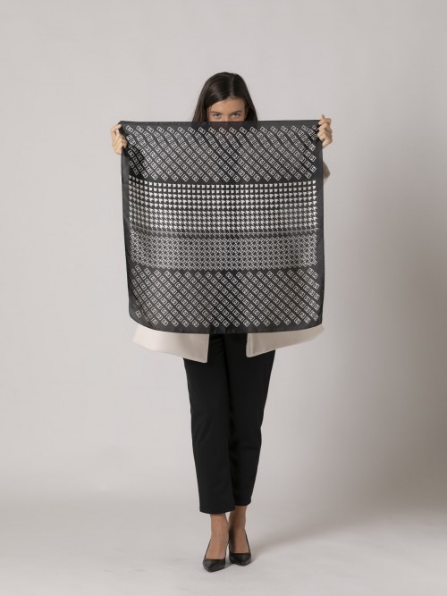 Woman Chanel print scarf 70x70 Black