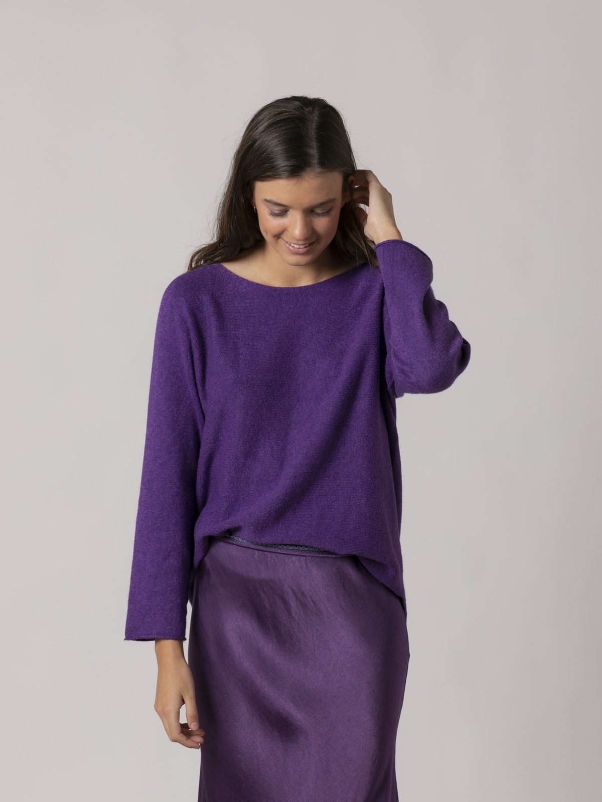 Woman Super soft boat neck knit sweater Violet