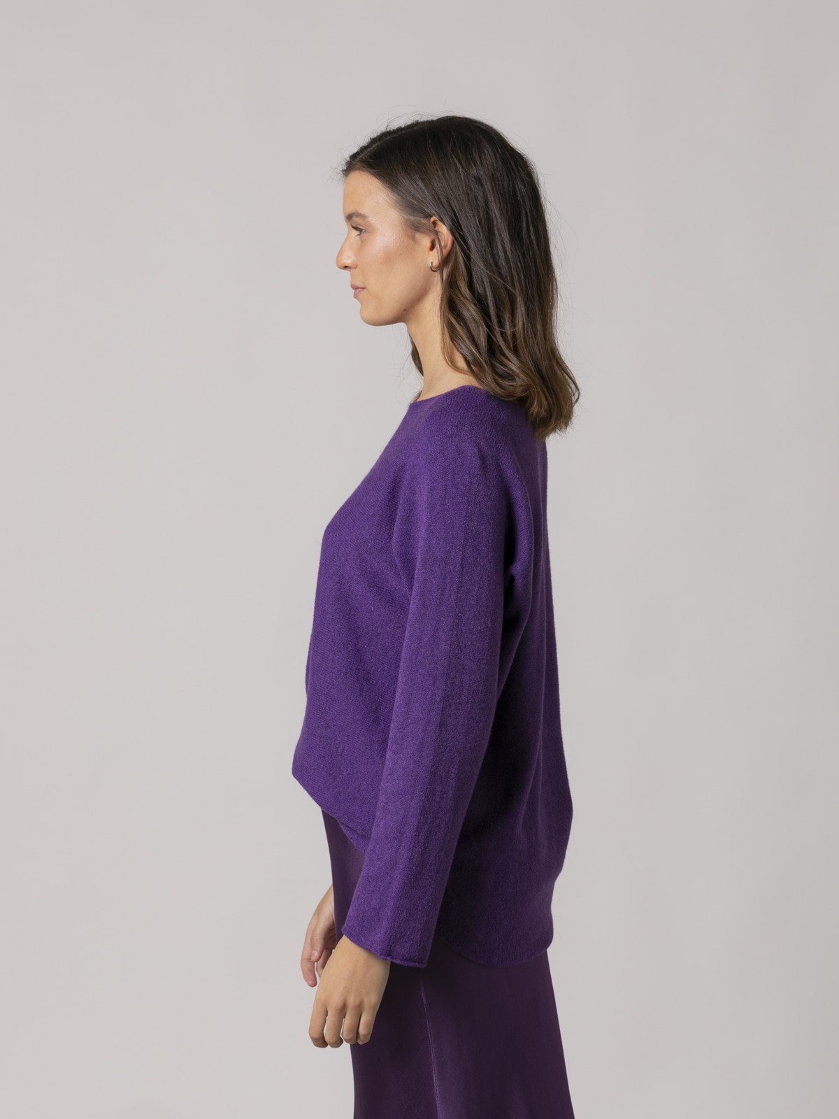 Woman Super soft boat neck knit sweater Violet