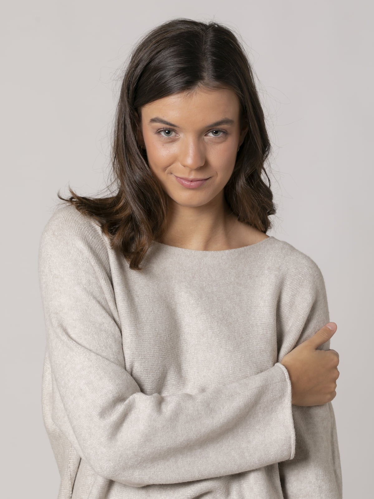 Woman Super soft boat neck knit sweater Beige