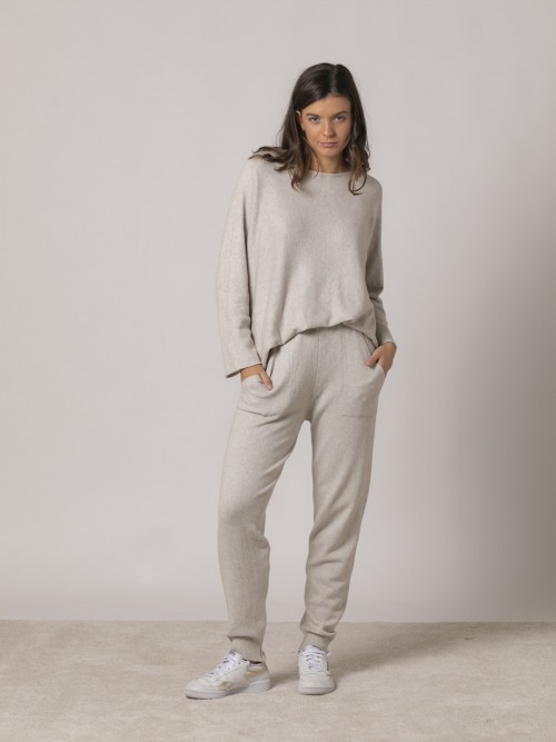 Woman Narrow casual low knit pants with pockets Beige