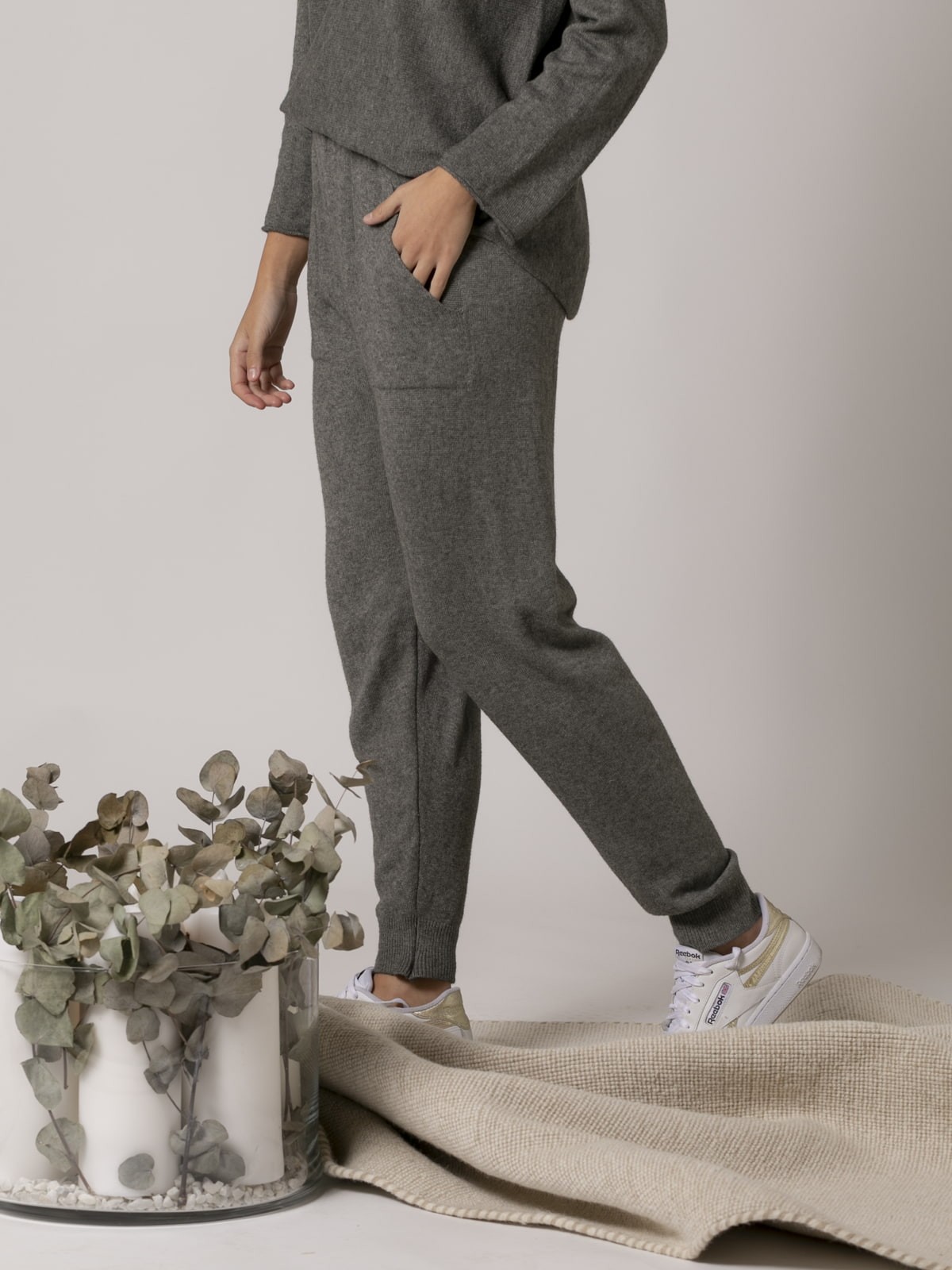 Woman Narrow casual low knit pants with pockets Khaki