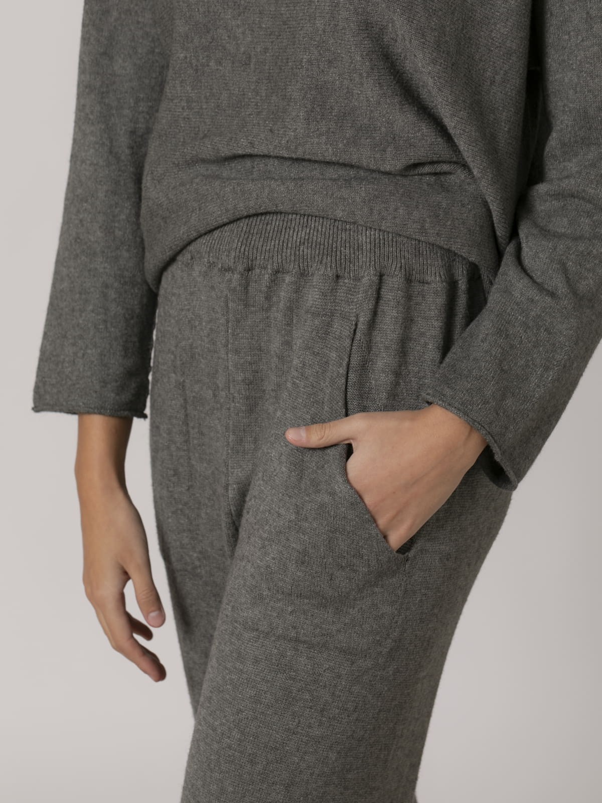 Woman Narrow casual low knit pants with pockets Khaki
