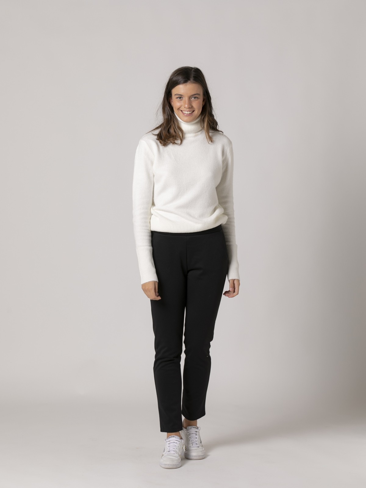 Woman Narrow knit pants with soft interior Black