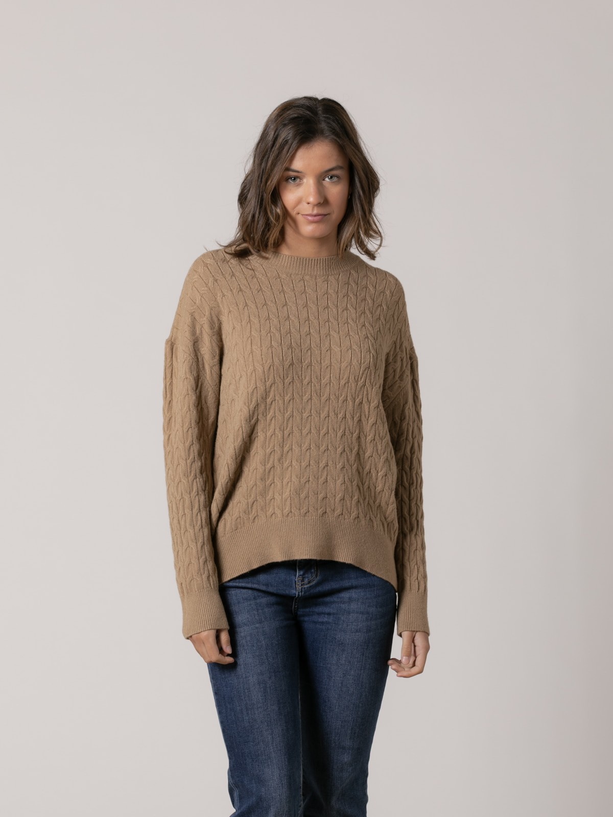 Woman Oversize cable knit jumper  Camel