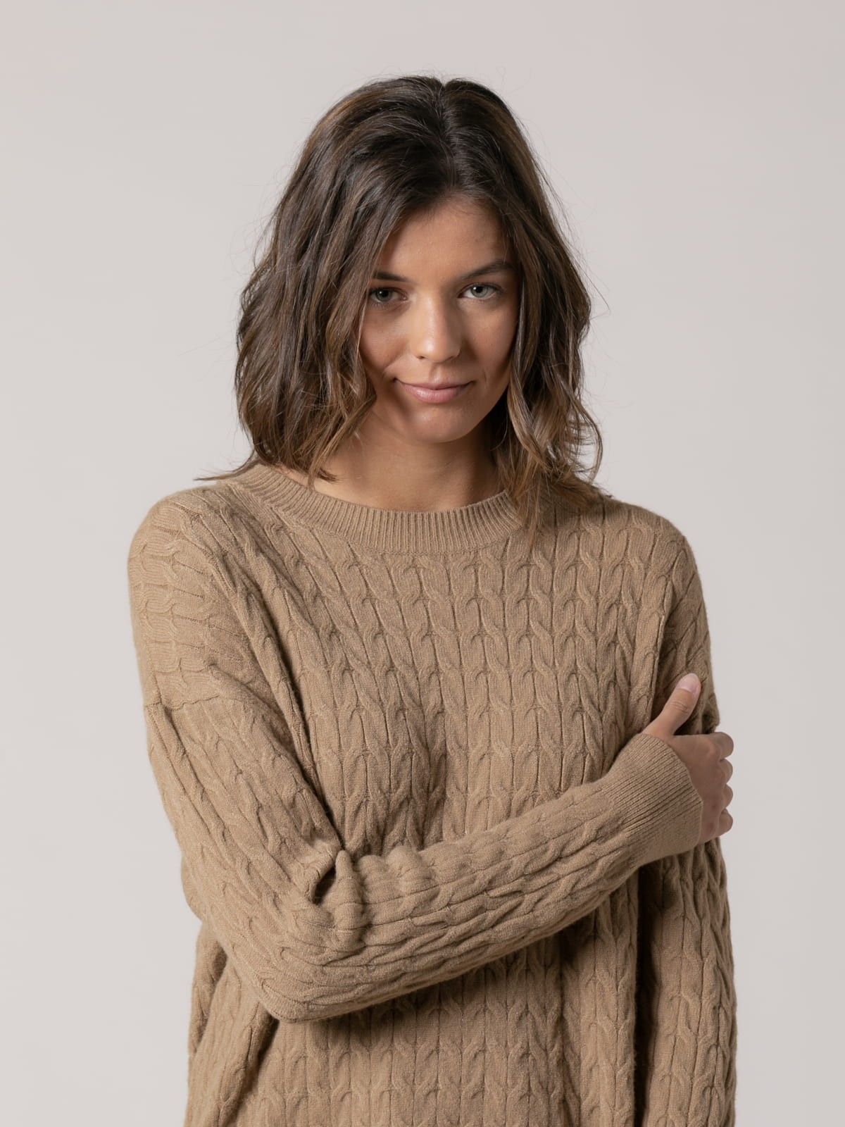 Woman Oversize cable knit jumper  Camel