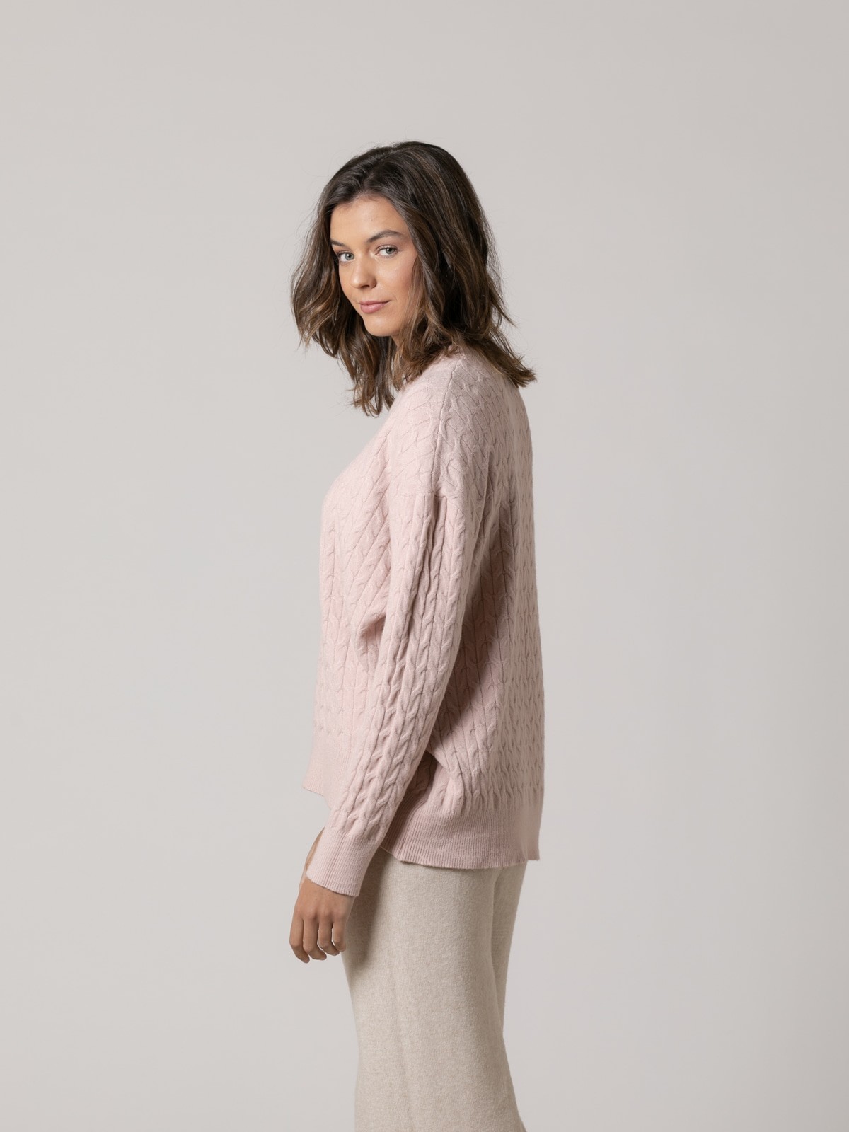 Woman Oversize cable knit jumper  Pink