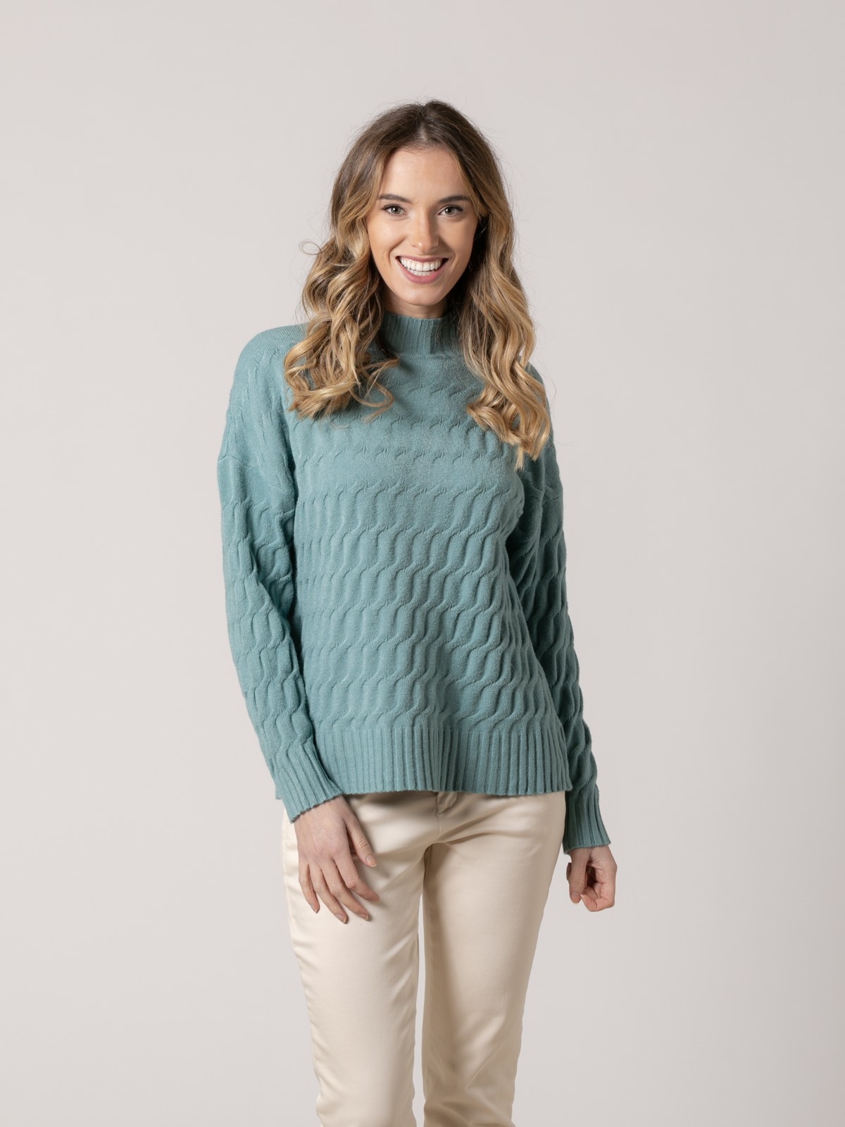 Woman soft wide cable knit jumper  Green