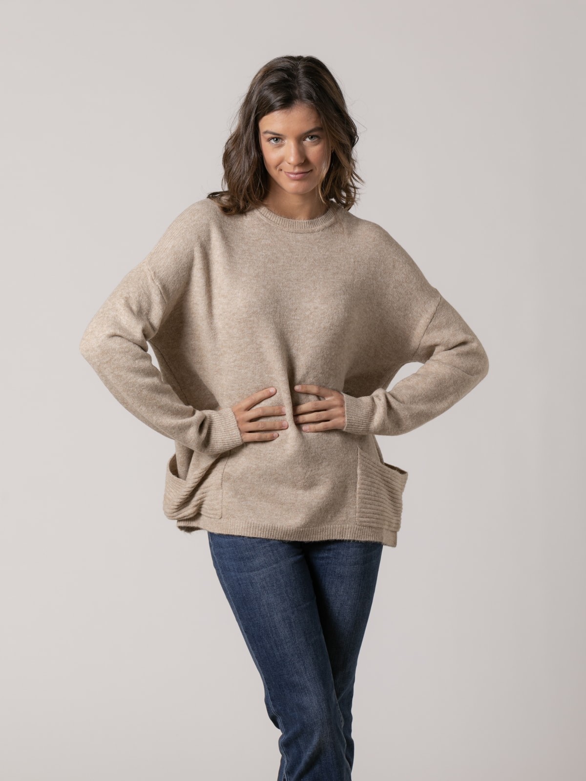 Woman Soft sweater with two pockets  Beige