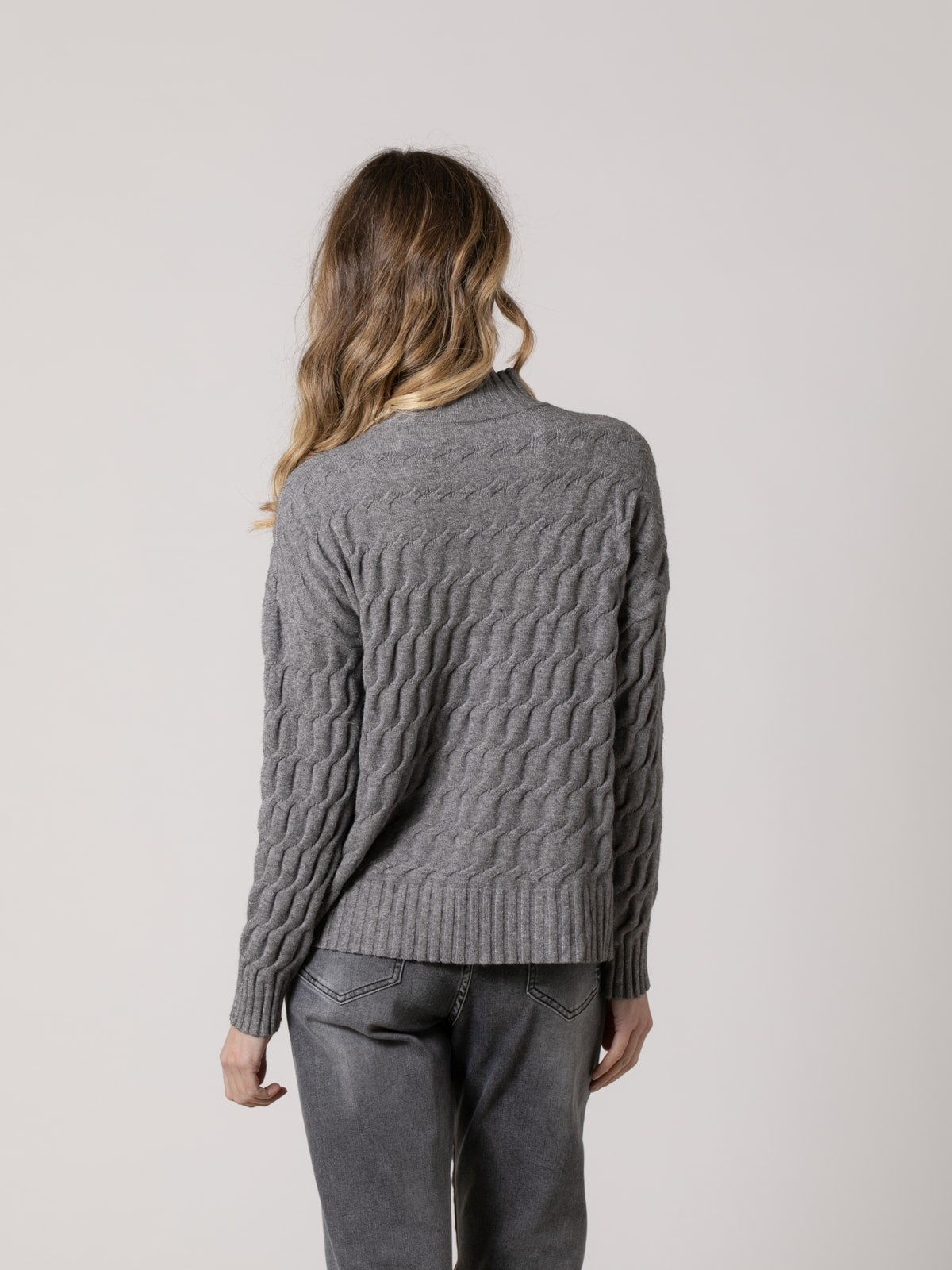 Woman soft wide cable knit jumper  Grey