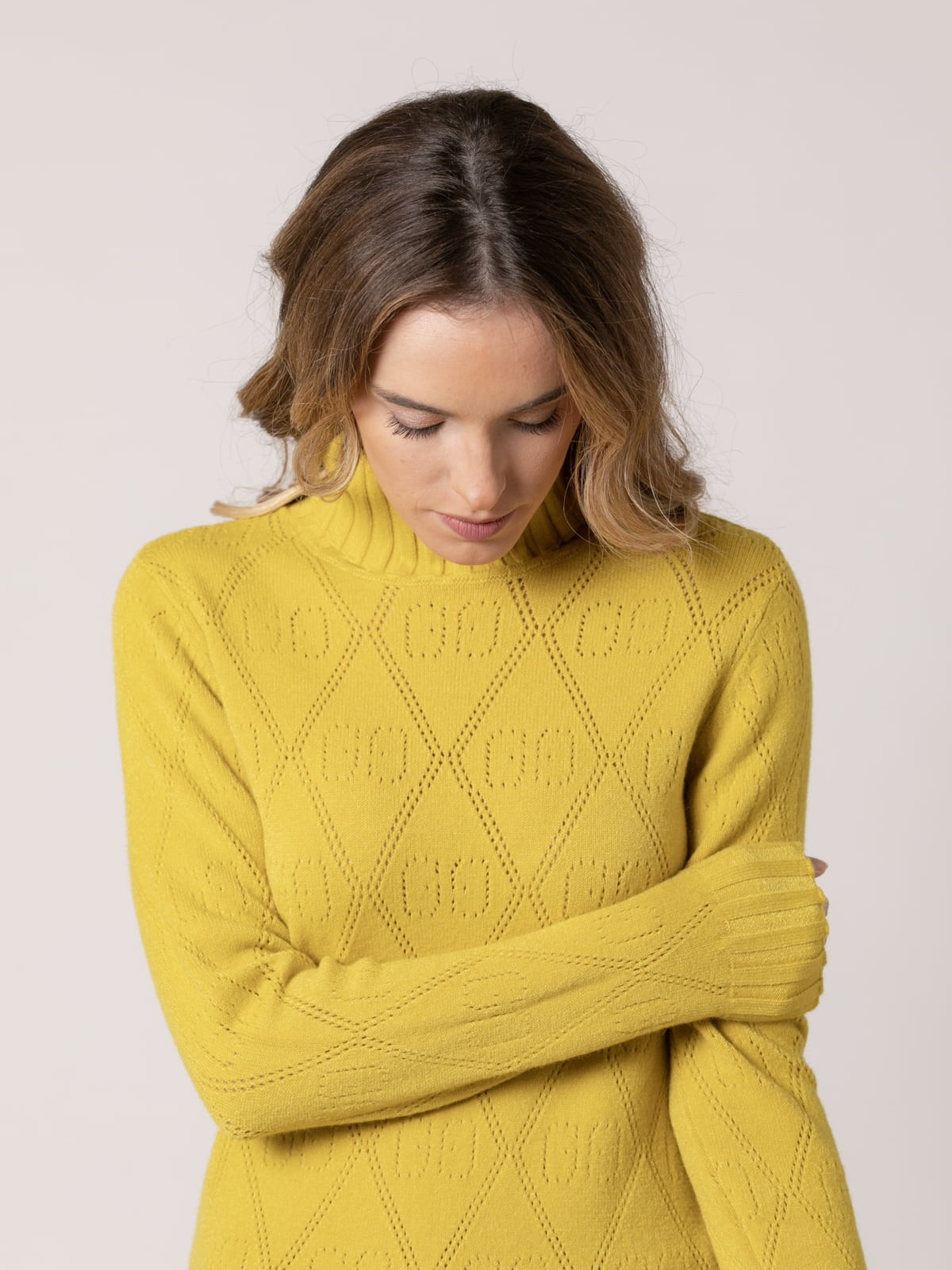 Woman Chanel swan pattern slim fit sweater  Amarillo