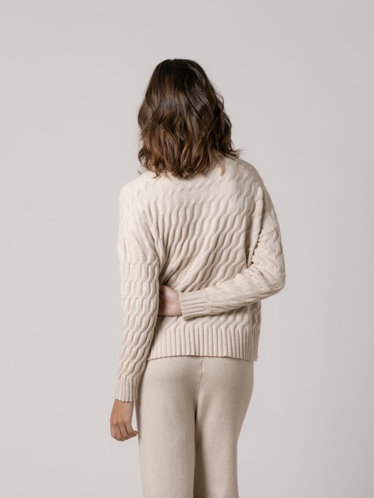 Woman soft wide cable knit jumper  Beige