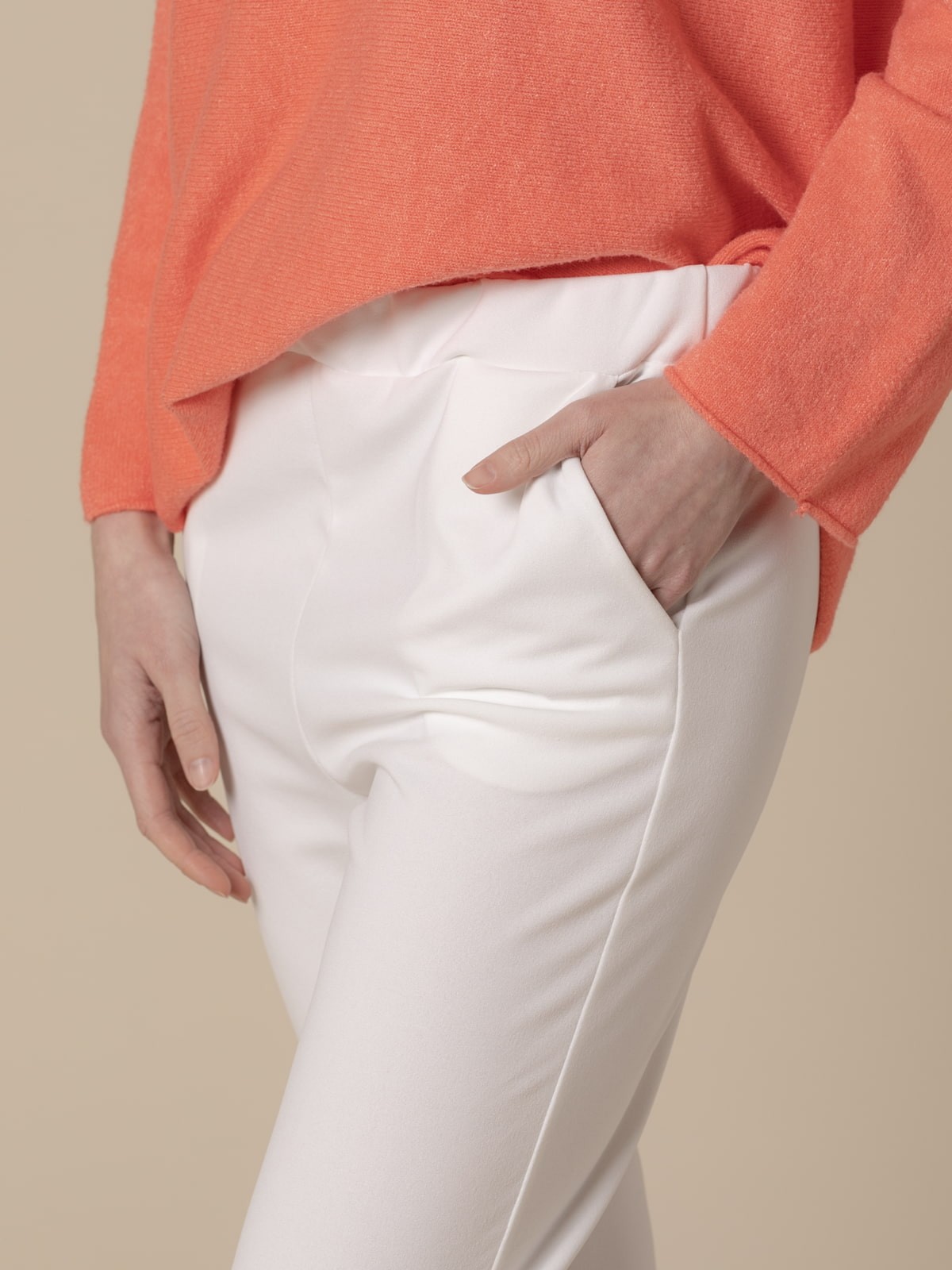 Woman Ankle-length trousers with elastic waistband  Crudo