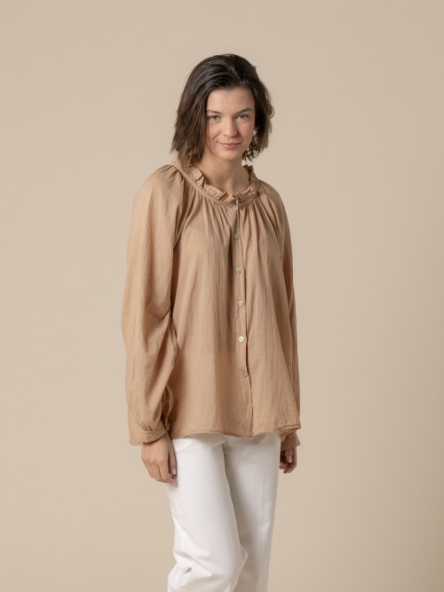 blusa romántica cotton voile detalles Camel
