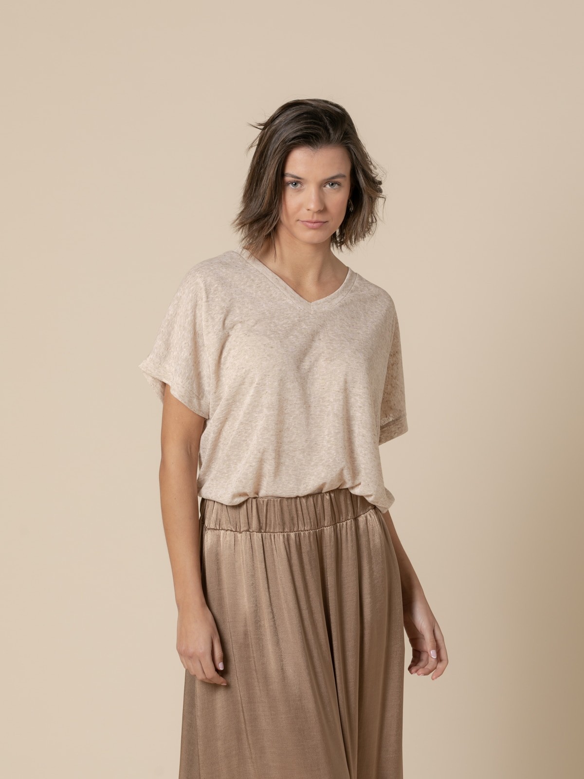Woman Oversize linen V-neck T-shirt  Beige