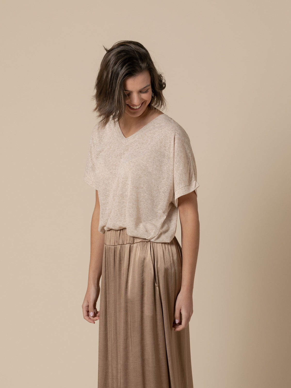 Woman Oversize linen V-neck T-shirt  Beige