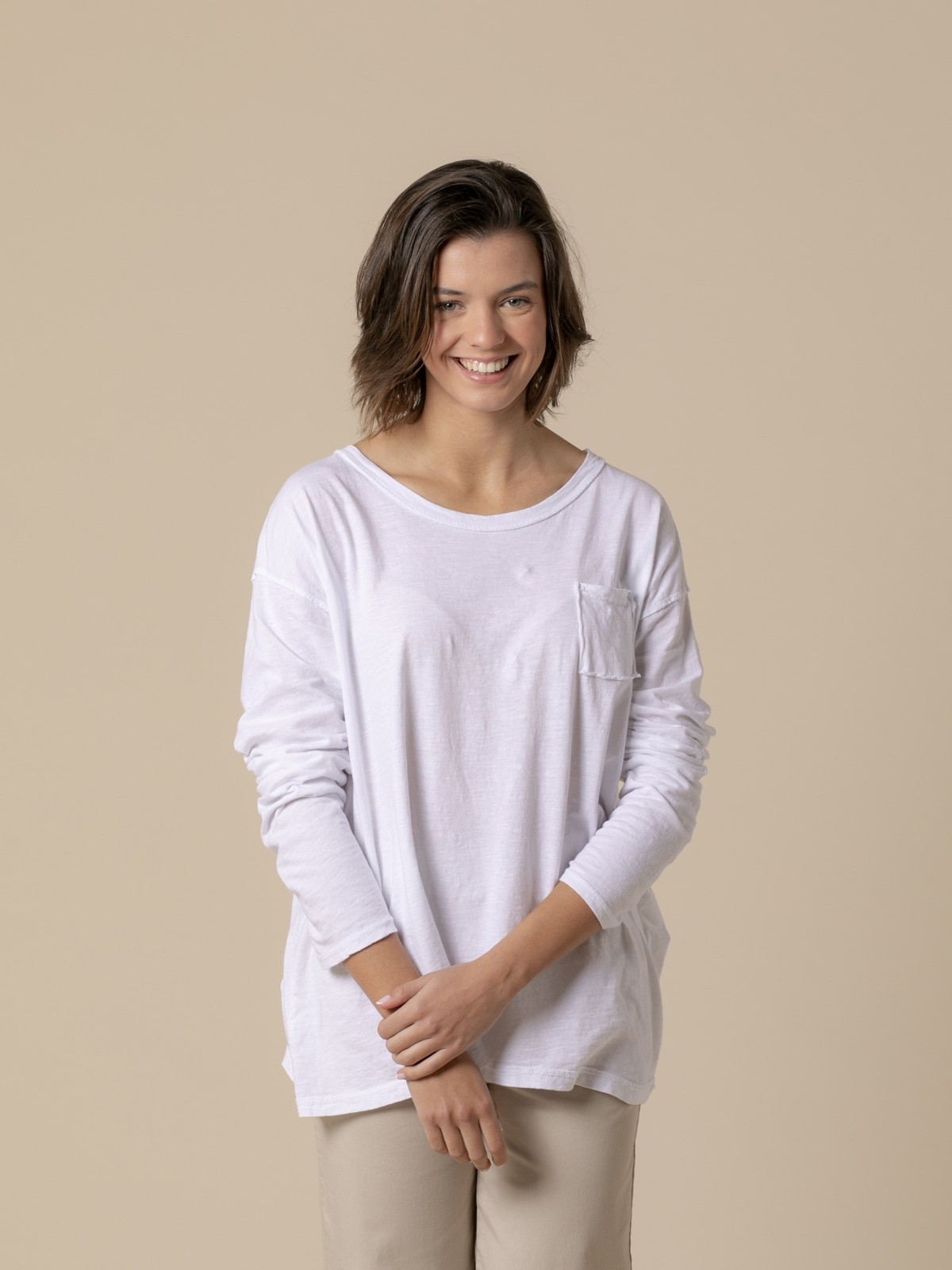 Woman oversized cotton t-shirt with pocket  White