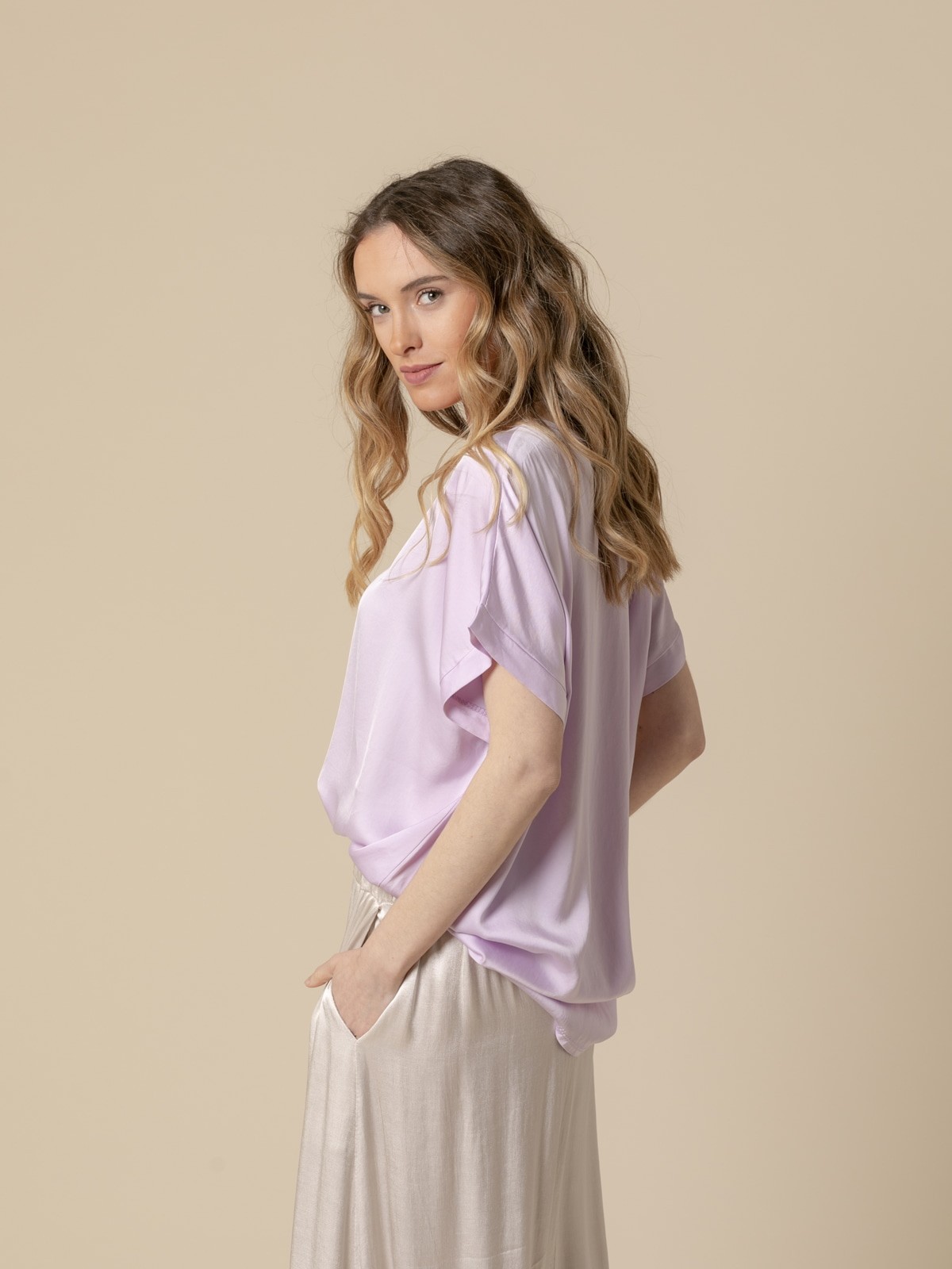 Woman Vegetable satin V-neck blouse  Lila