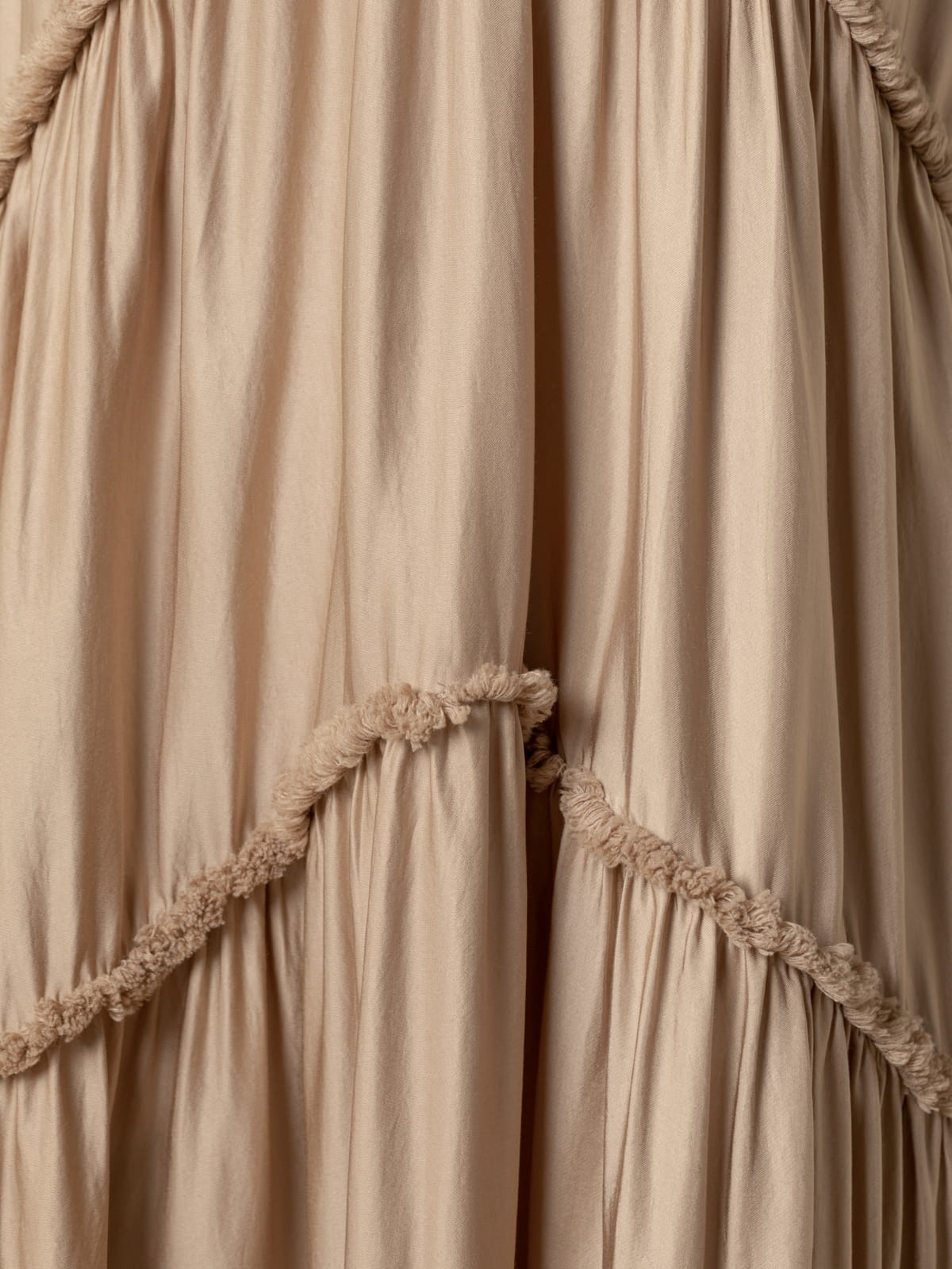 Vestido de seda escote en pico Camel