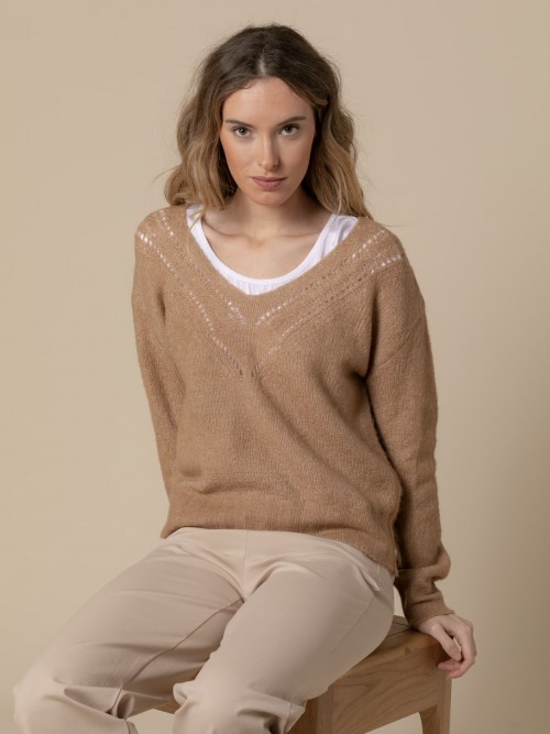 Woman Soft V-neck sweater  Camel