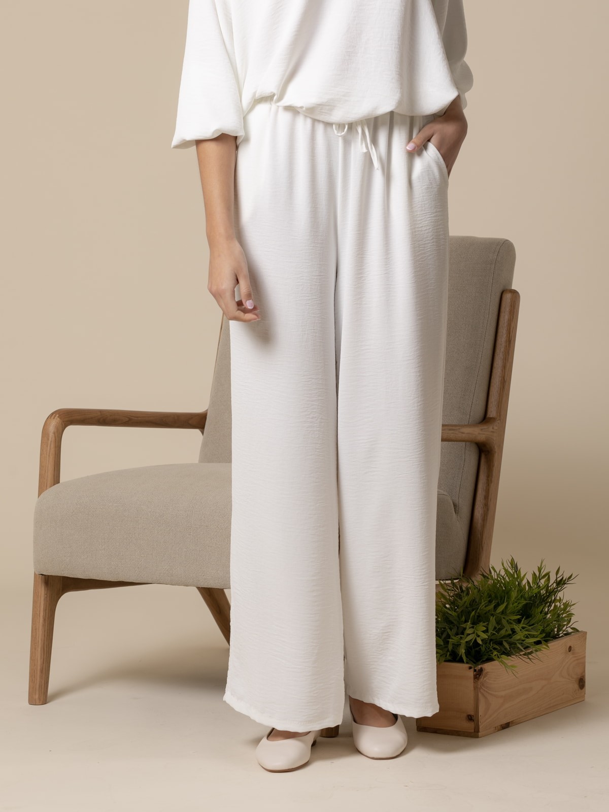 Woman Wide leg flowing trousers  White