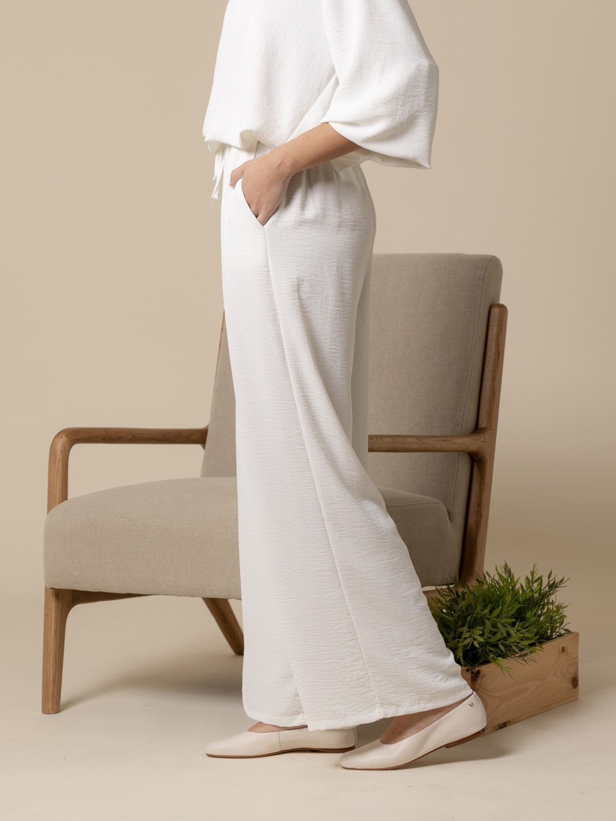 Woman Wide leg flowing trousers  White