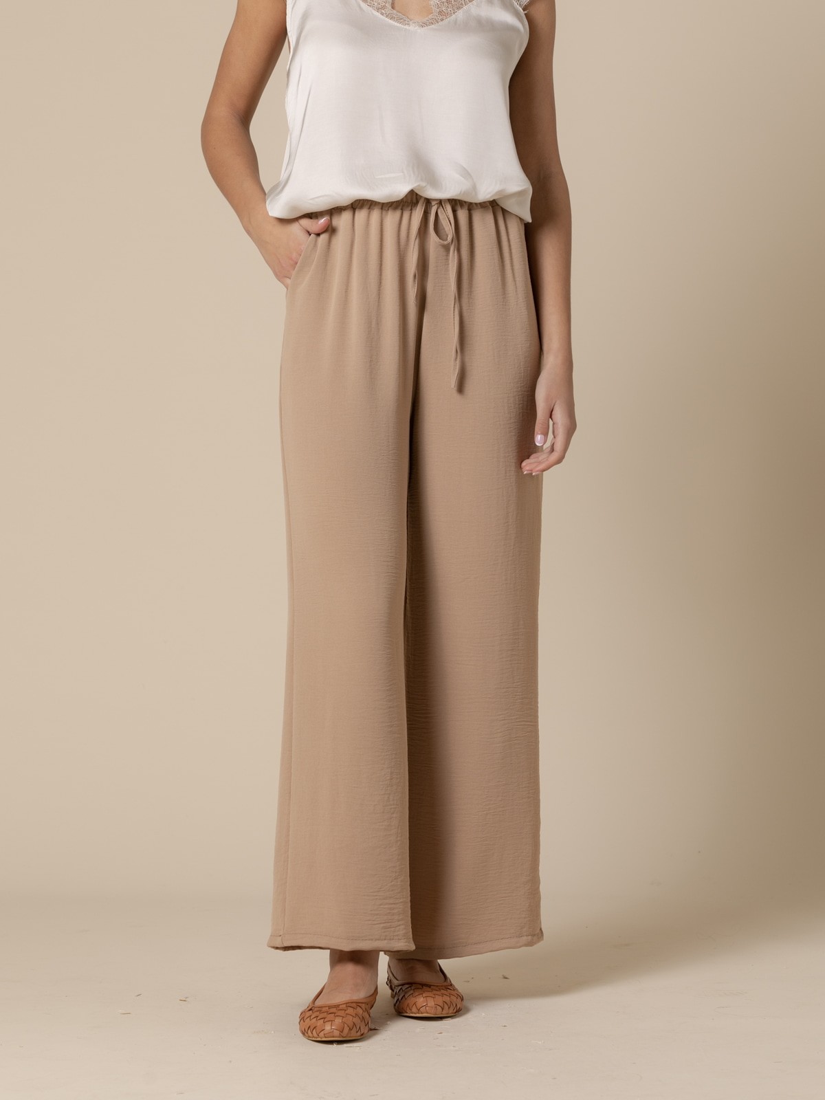 Woman Wide leg flowing trousers  Camel