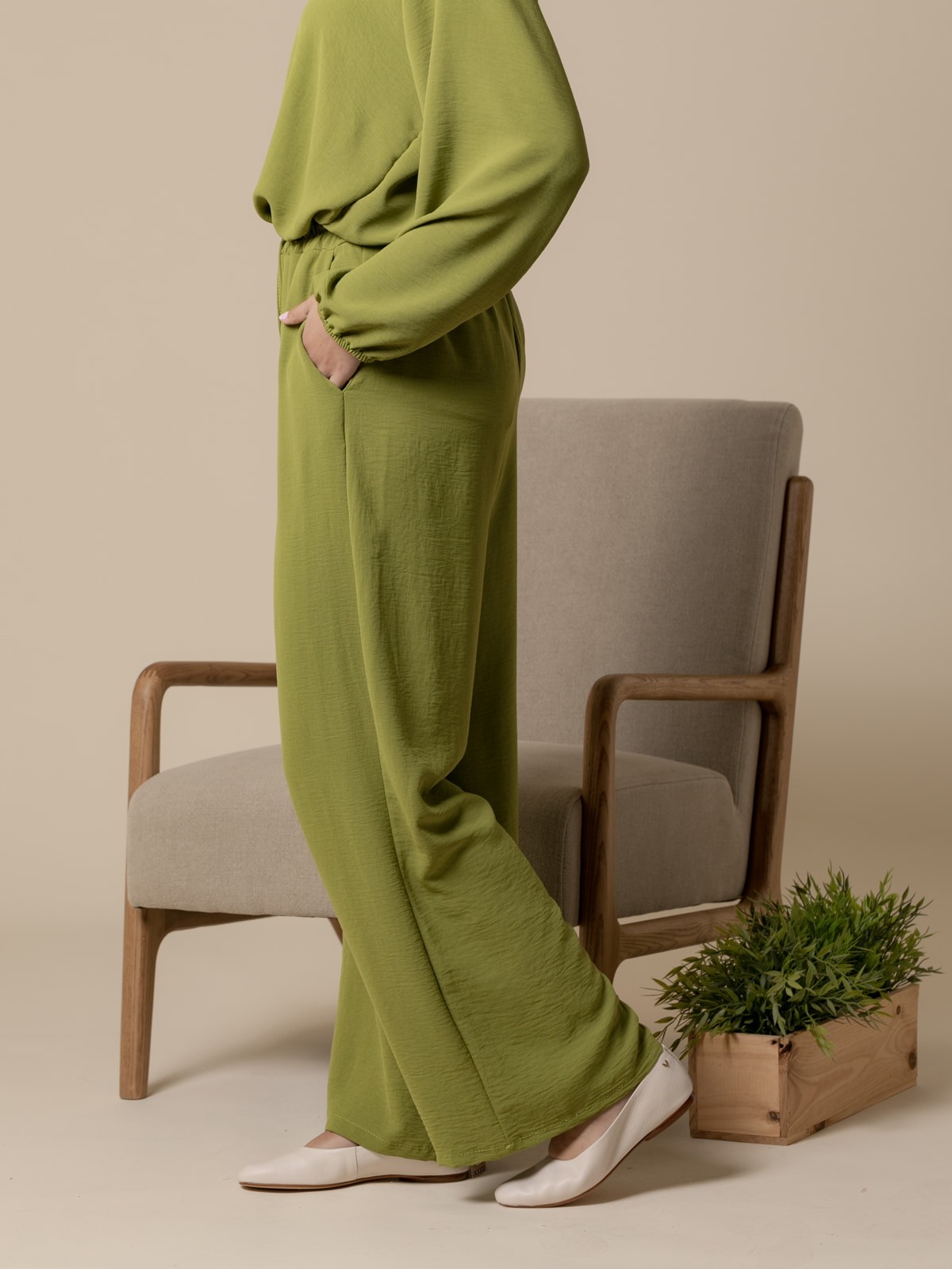 Woman Wide leg flowing trousers  Olive